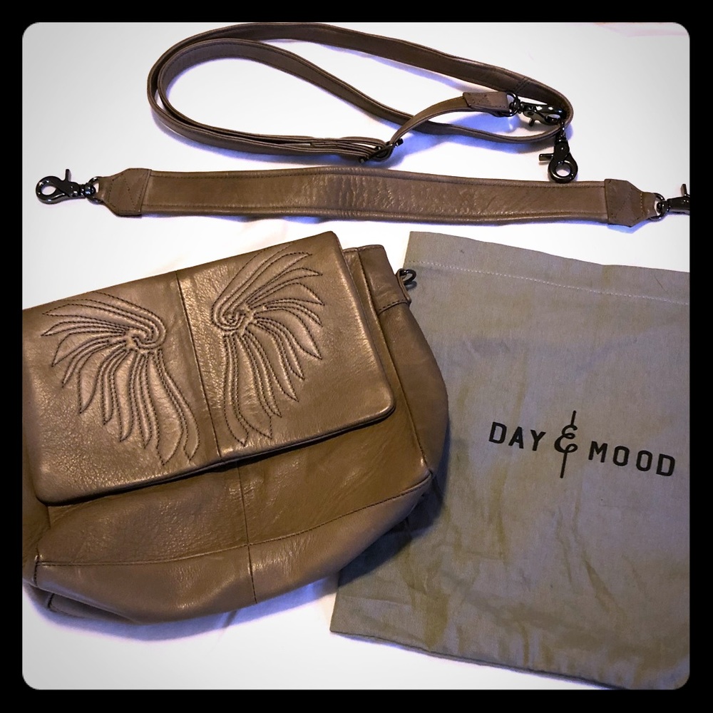 Day & Mood : angel wing embossed bag